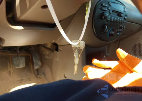 1999 Ford Escort Lx из США, поврежденный, VIN 1FAFP10P7XW198467